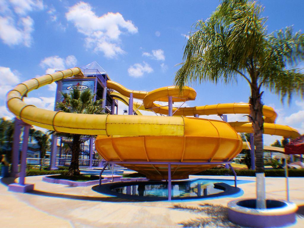 Hotel Splash Inn Silao Exterior photo