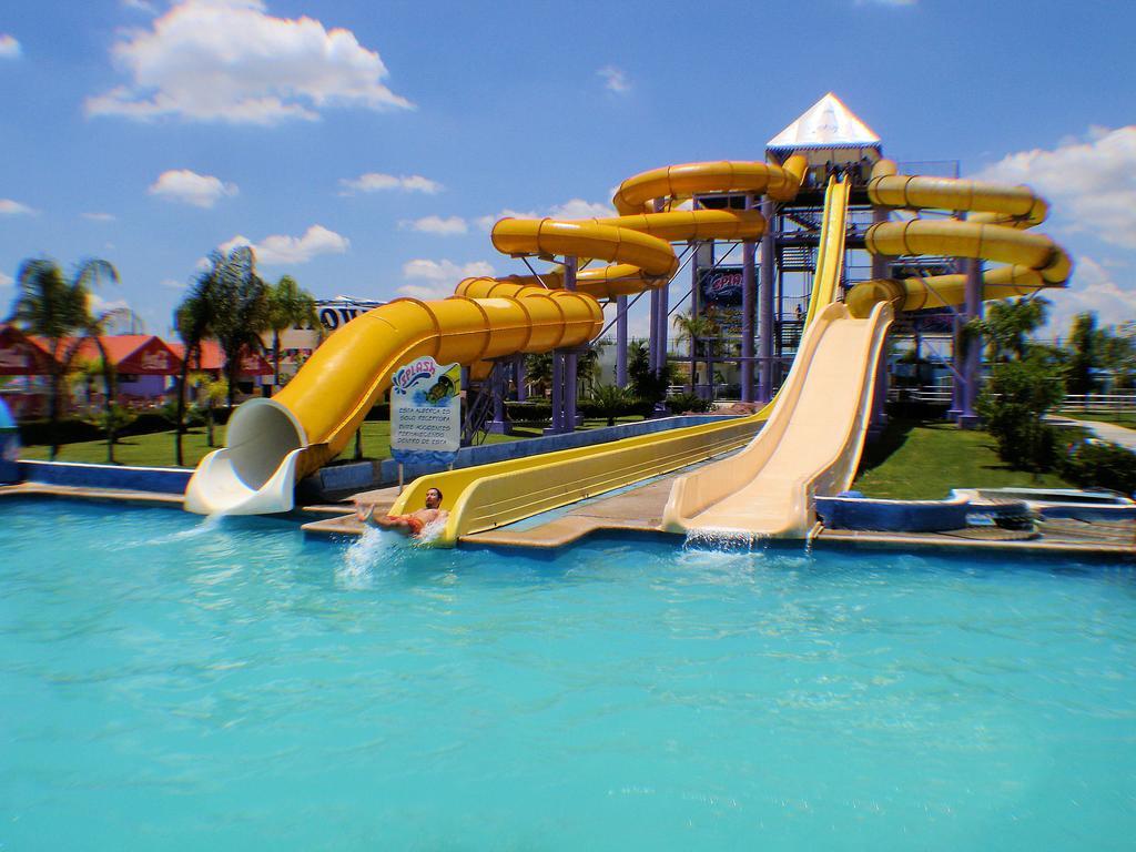 Hotel Splash Inn Silao Exterior photo
